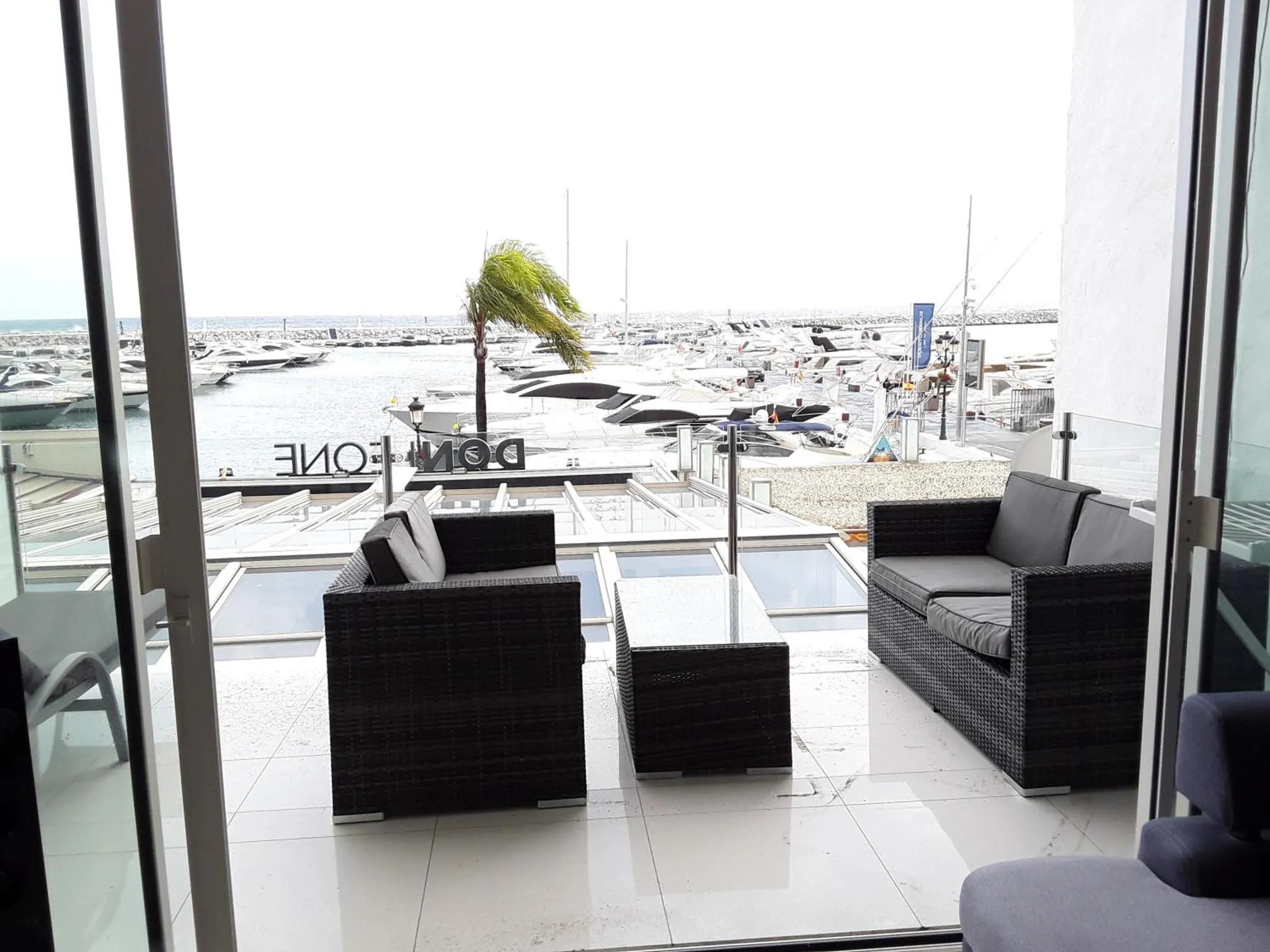 Luxury Beachfront Apartment in Puerto Banús – A Golfer’s Dream Stay in Marbella